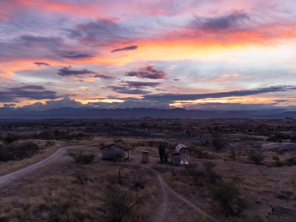 Qji Glamping biohotel Villavieja Exteriér fotografie